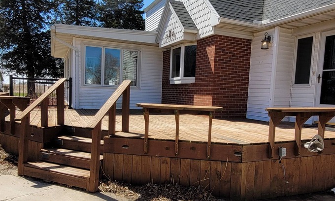 Ackley Casa | Cottage on Tenth