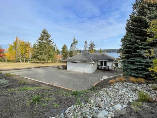 Sequim Casa | Cottage on the Bay- Hot Tub, Beach, Dock, Kayaks