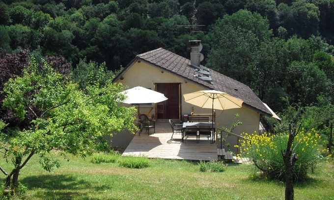 Fourbanne Cabaña | Cottage en el borde del río Doubs y ciclo vía Euro 6 'casa imperfecta'