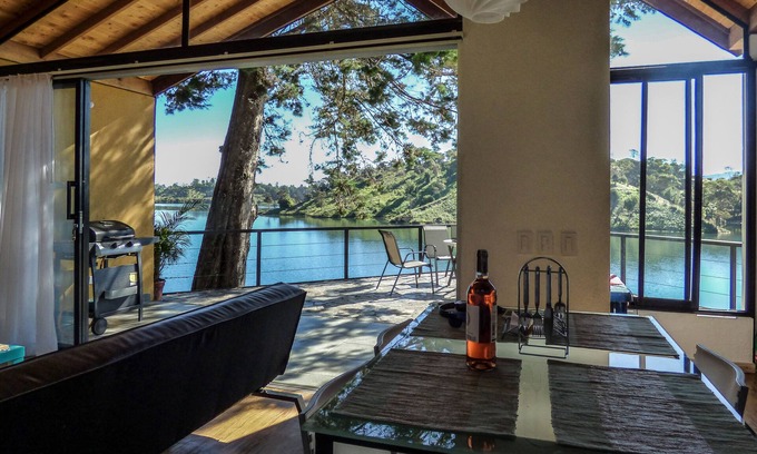 Guatape Cabina | Cottage on the Lake: Cabaña privada en Guatapé con Jacuzzi y Kayaks