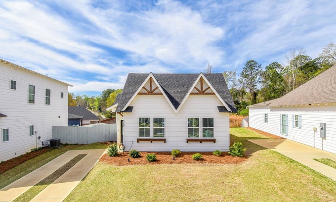 Auburn Casa | Cottage on the Plains - In Auburn Off of Shug Jordan, sleeps 8!