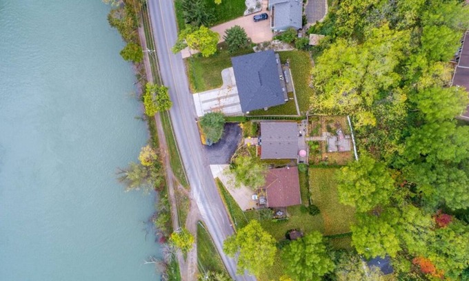 York - Haig Cabaña | Cottage on the Water | Hot Tub | 15 min to Beach, Wineries, Niagara Falls |