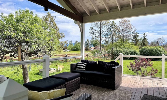 Somers Casa | Cottage On Waterfowl Pond/Dog Friendly Fenced Yard