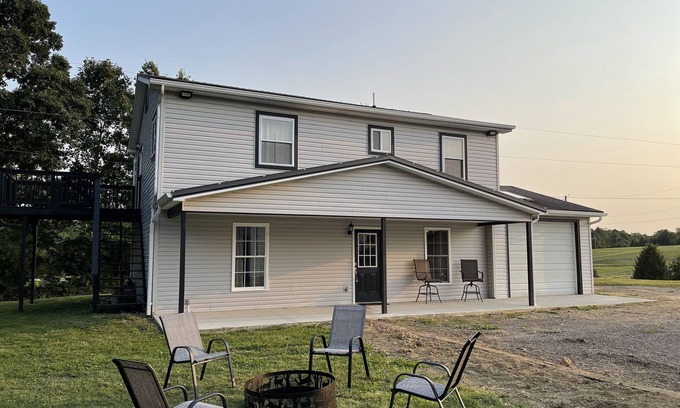 Nelsonville Cabaña | Cottage on White -In the Hocking Hills-
