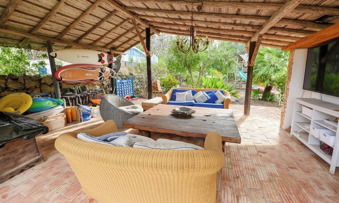 Farta Vacas Cabaña | Casita de campo "Quinta das Achadas - Bouganvillea" con piscina, Wi-Fi, terraza y jardín
