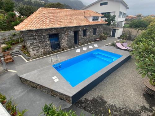 Ponta Delgada Chalet De Esquí | Cottage Quinze, Contemporary designed cottage with Swimming pool