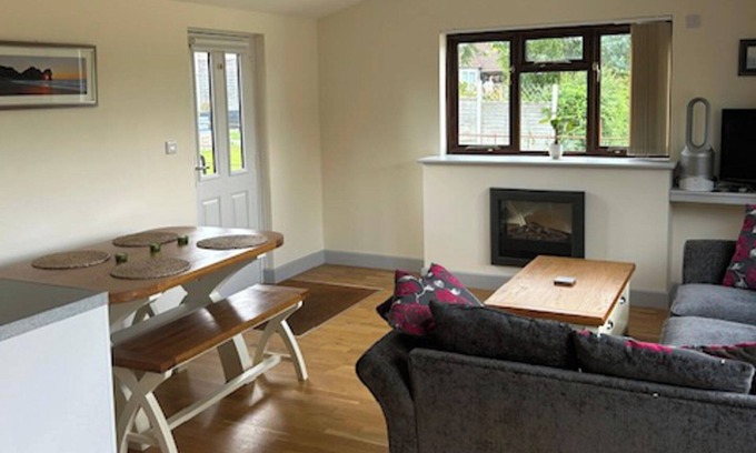 Sherborne Cabaña | Cottage Retreat- Sleeps 4, Garden,