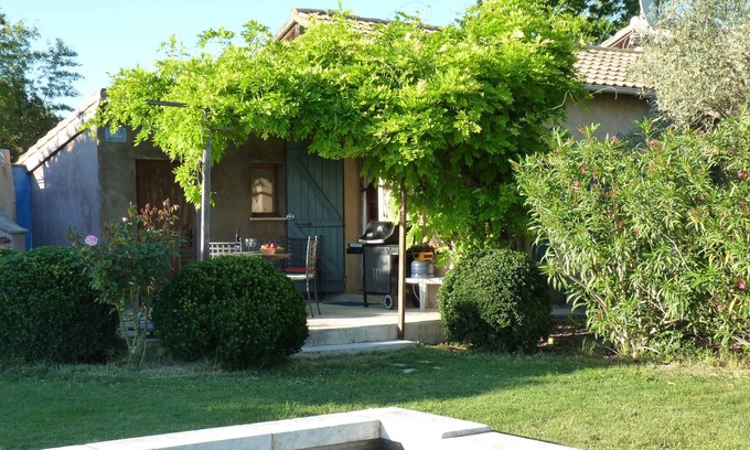 Avignon Cabaña | cottage secret garden