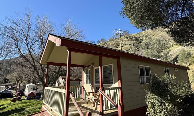 Winters Cabaña | Cottage, Sleeps 4 - Roomy 1 Bedroom Cottage with Full Kitchen, Sleeps 4.
