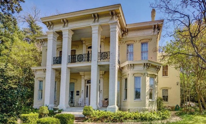 Vicksburg Cabaña | Cottage Suite at Flowerree