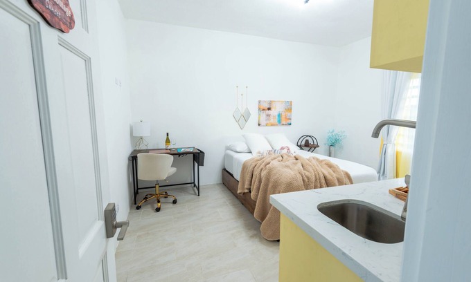 The Valley Apartamento | Cottage Sunset – Charming Cozy Space, 5 Minutes to Shoal Bay Beach