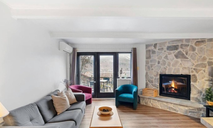 Mont-Tremblant Condominio | Cottage Vibe Condo with Views of Mont-Tremblant
