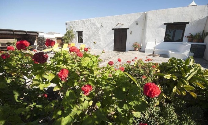 Teguise Casa | Villa con piscina privada, BBQ, jardín y wifi gratis a 3km de Costa Teguise