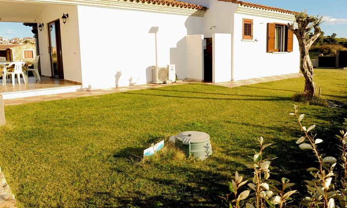 Baia Sant'Anna Apartamento | Pequeña villa con hermoso jardín, en una zona tranquila.