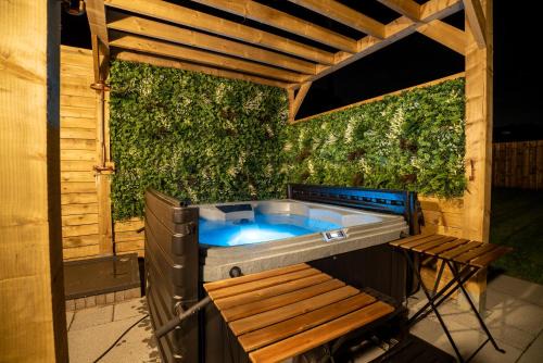 Dunfermline Casa | Cottage with Hot Tub near Knockhill