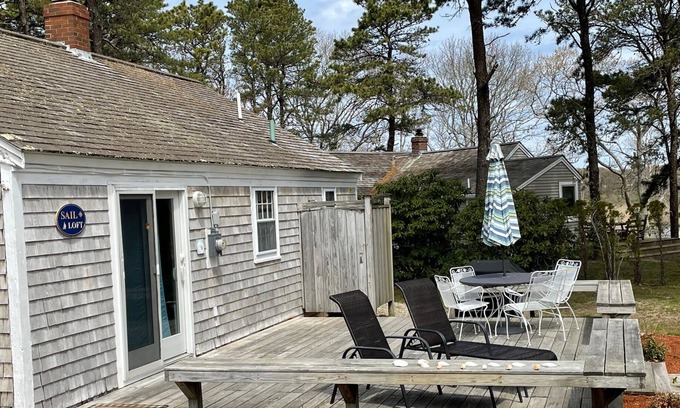 Hyannis Port Cabaña | Cottage with private beach in Hyannis Port