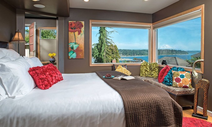 Three Tree Point Cabaña | Cottage con Puget Sound, el Monte Rainier, y Vistas Olímpicos