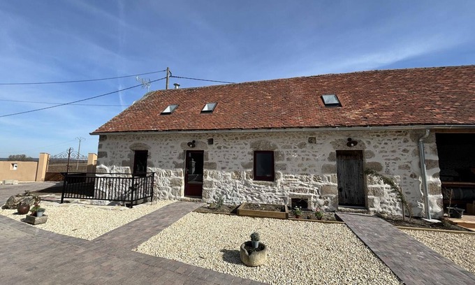 Montaigu-le-Blin Cabaña | Casa rural con Spa, Chimenea, Naturaleza y Confort en Montaigu-le-Blin