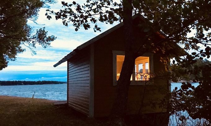 Saltsjo Boo Casa | Cabaña con soleada terraza de madera junto al agua