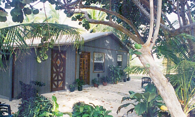 West End Cabaña | Casa rural dentro de la 'MILLA DE ORO'. Fabulosa, playa de arena y siempre genial nadar.