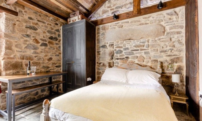 Camborne Cabaña | Cottage/Wood Burner Long Stays Welcome