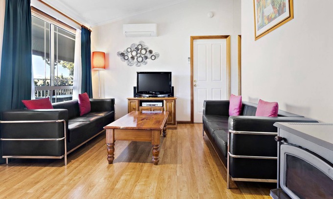 Lovedale Cabaña | Cottages on Lovedale - No. 1 (2 bedroom) - 2 bedroom, 2 bathroom cottage in sensational Lovedale location