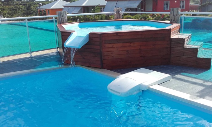 Saint-Francois Cabaña | Casas de campo con piscina y SPA - Village Cove tiene agua