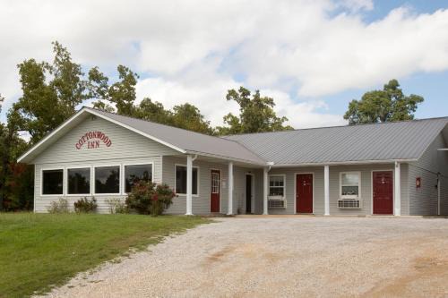Salem Hotel | Cottonwood Inn
