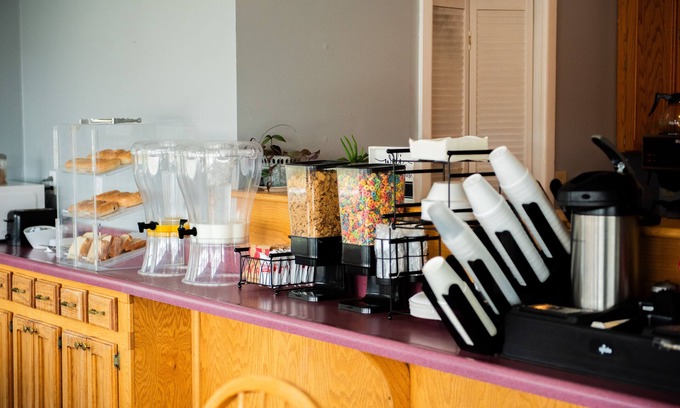 Salem Hotel | Cottonwood Inn
