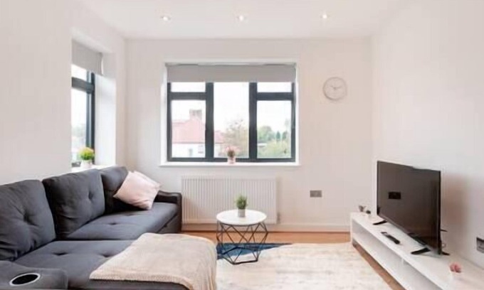 Coulsdon West Apartamento | Coulsdon -Entire 1BR Flat, Covered Balcony - Walk to Station