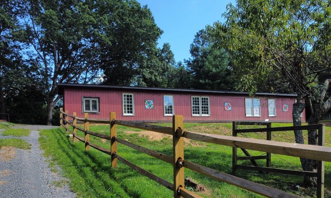 Clyde Casa | Count Your Lucky Stars! A Gorgeous Barn transformed to your next mountain stay.