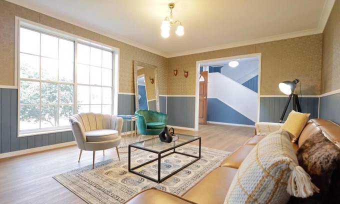 Tenterfield Casa | Country 4-Bed Homestead with Games Room & Views