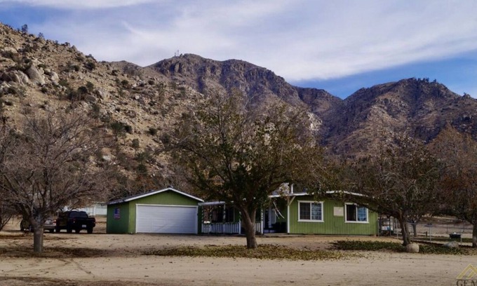 Lake Isabella Casa | Country Bungalow w/ Jacuzzi on 2.5 Acres