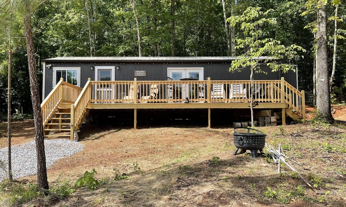 Abbeville Cabina | Country Cabin on Pond Hosted by Randy and Max