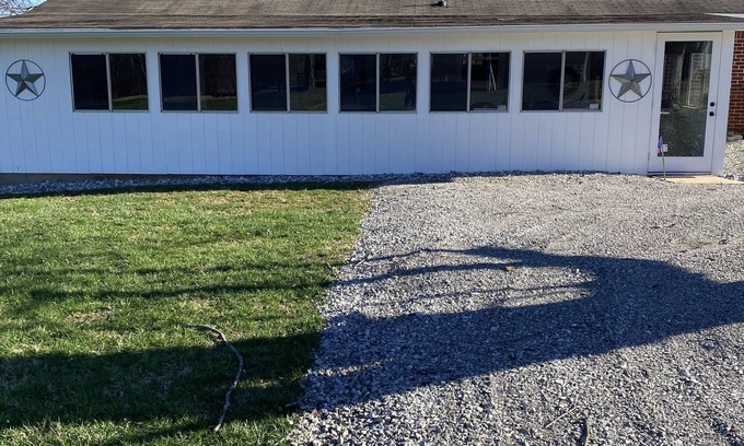 Estill Springs Casa | Country Charmer near lake new hot tub handicap accessible Extended stay