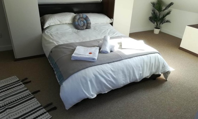 Morecombelake Casa | Country & Coastal Barn Retreat for couples near Lyme Regis