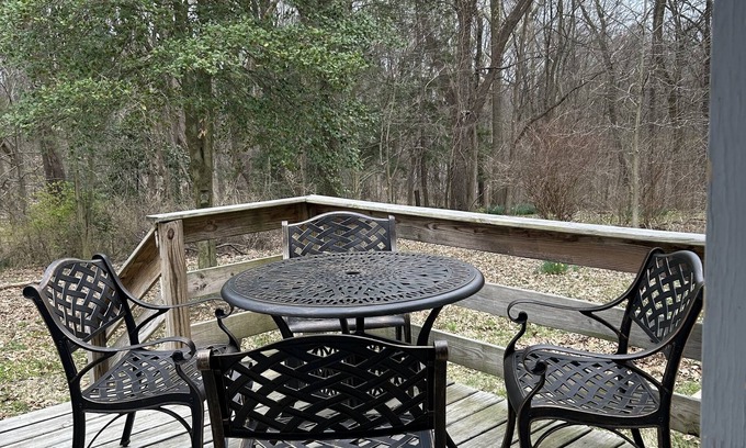 Hatfield Otro | Country Comfort and Views - 10 minutes from restaurants.
