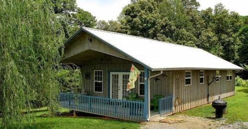 Newport Casa | Country Cottage - 2 Bedrooms, 1 Baths, Sleeps 6 cabin