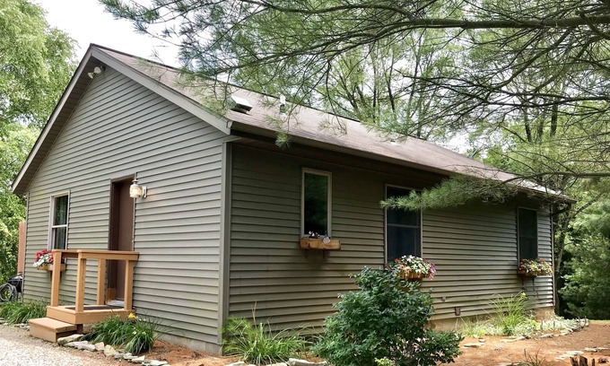Rockbridge Cabaña | Country Cottage Centrally Located in Hocking Hills