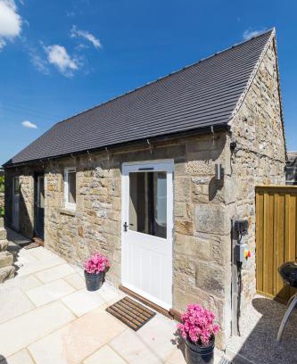 Hulme End Casa | Country Cottage with Hot Tub - pre-heated for your arrival