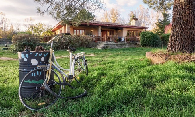 San Andres del Rabanedo Villa | Casa rural 'Arroyo Del Valle' con terraza y jardín privados