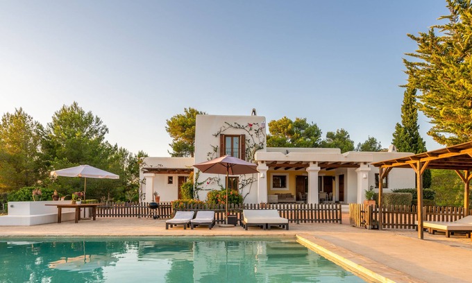 Sant Llorenc de Balafia Villa | Villa de estilo ibicenco con piscina privada. Licencia ET0743E