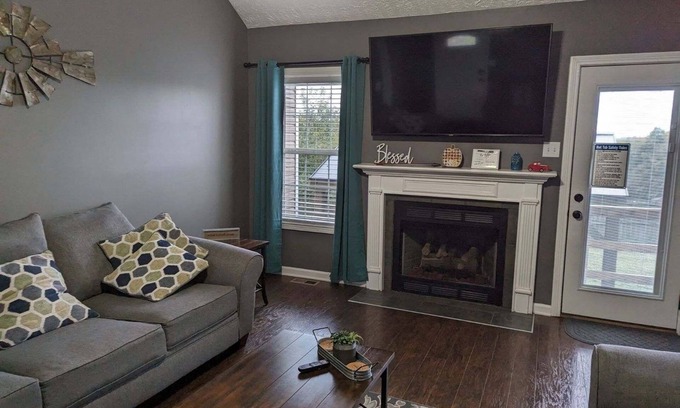 Montgomery County Casa | Country Escape with Jacuzzi & Private Yard in Southside