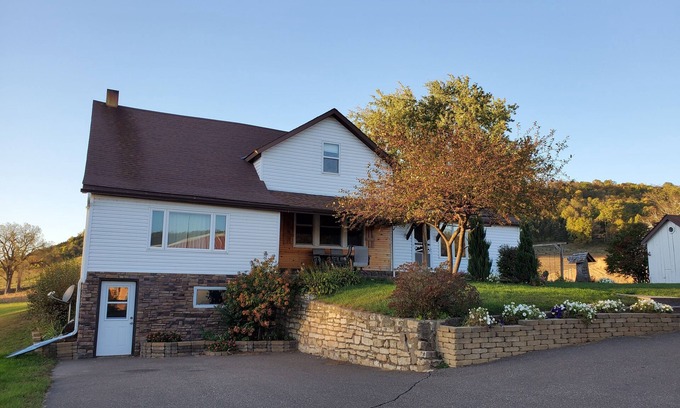 Fountain City Otro | Country farm house located on 60 acres in peaceful valley by Fountain City WI