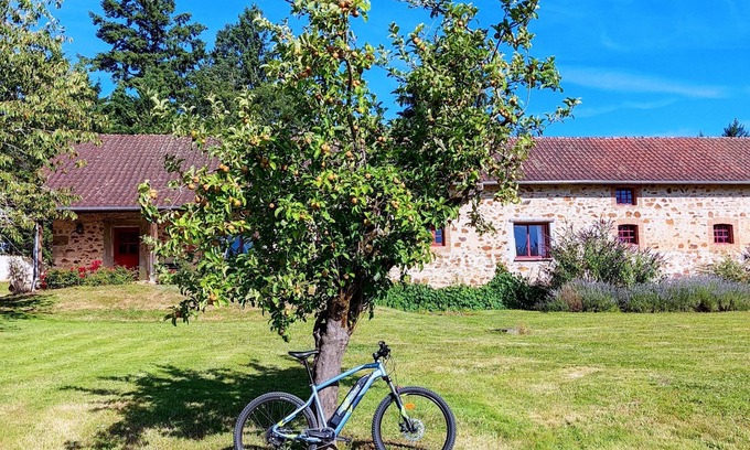 Saint-Pierre-de-Frugie Casa | Country house in Périgord Vert with private games room and swimming pool