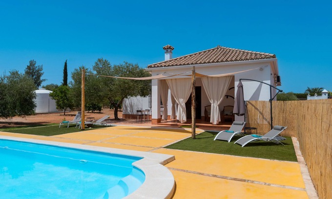Marchena Casa | Casa Rural 'La Alquería' con Piscina Privada, Wi-Fi y Aire Acondicionado