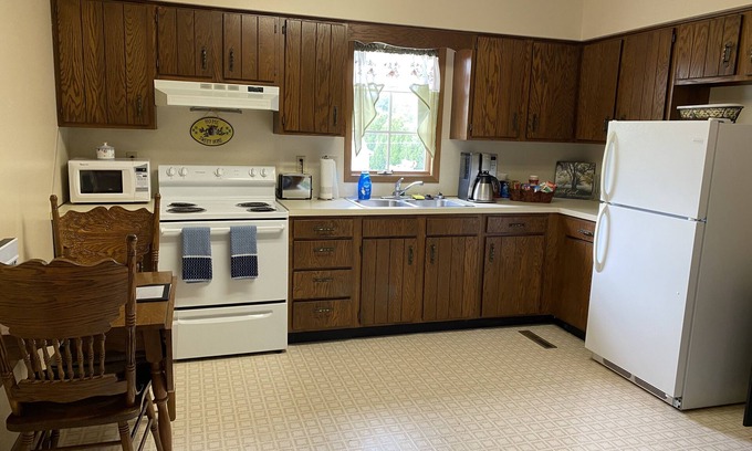 West Salem Casa | Country Home and Retreat Sleeps 14