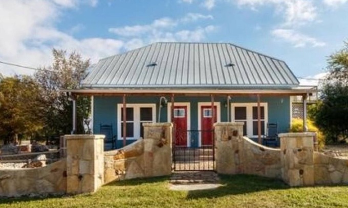 Medina Casa | Country home at scenic Hill Country crossroads. Sleeps up to 10