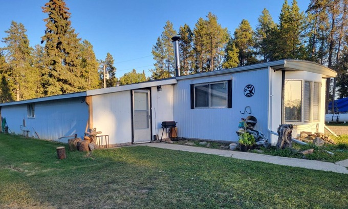 Caroline Casa | Country home on a secluded farm with walking trails. Horses welcome