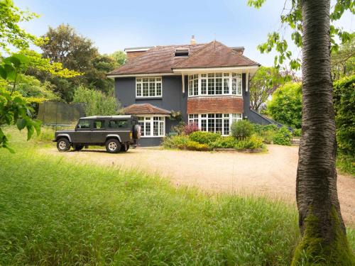 Lewes Casa | Country Home in Idyllic South Downs - Views, Free Parking for 7 cars, Play room, Steam room, Fire Pit and more